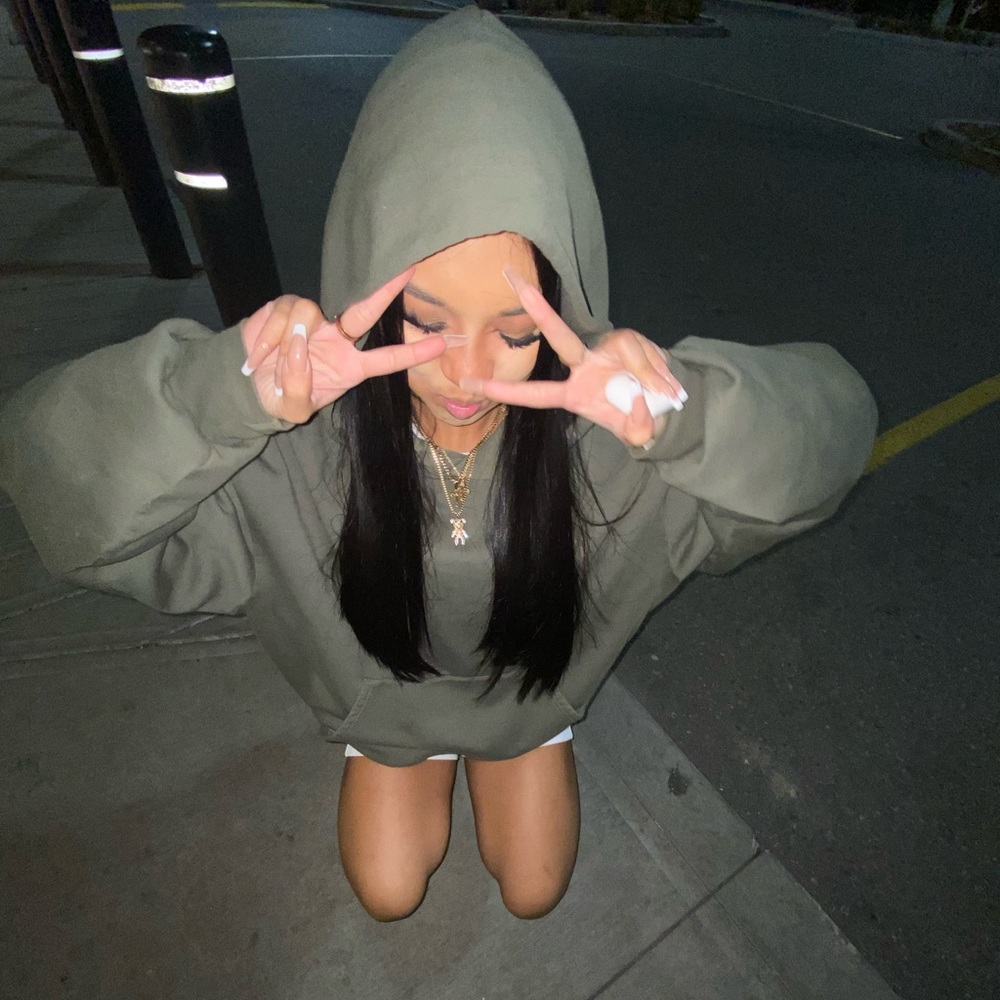 Meet your Posher, Alexis